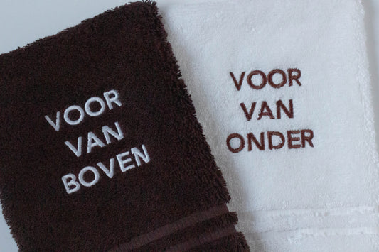 Bas Birker - Set Bashandjes (set van 2 washandjes: wit en donkerbruin met borduring)